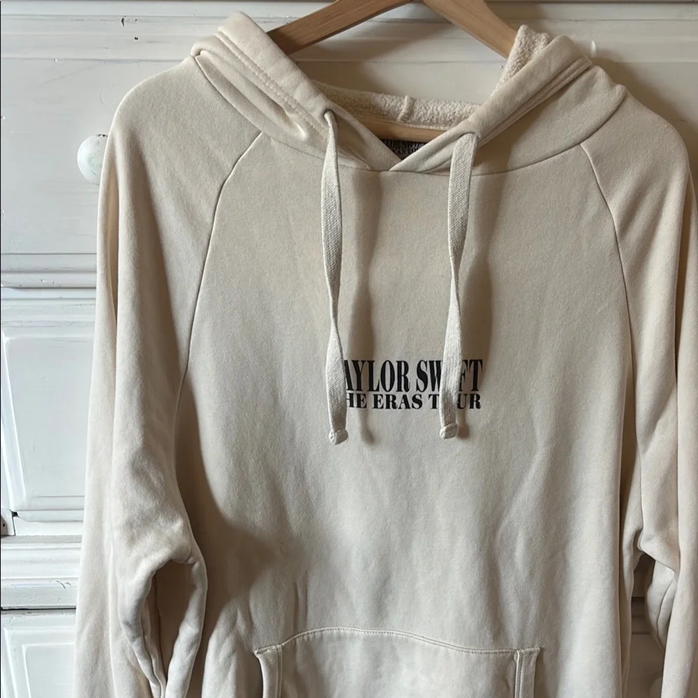 Taylor Swift Hoodie - Picture 5 of 6